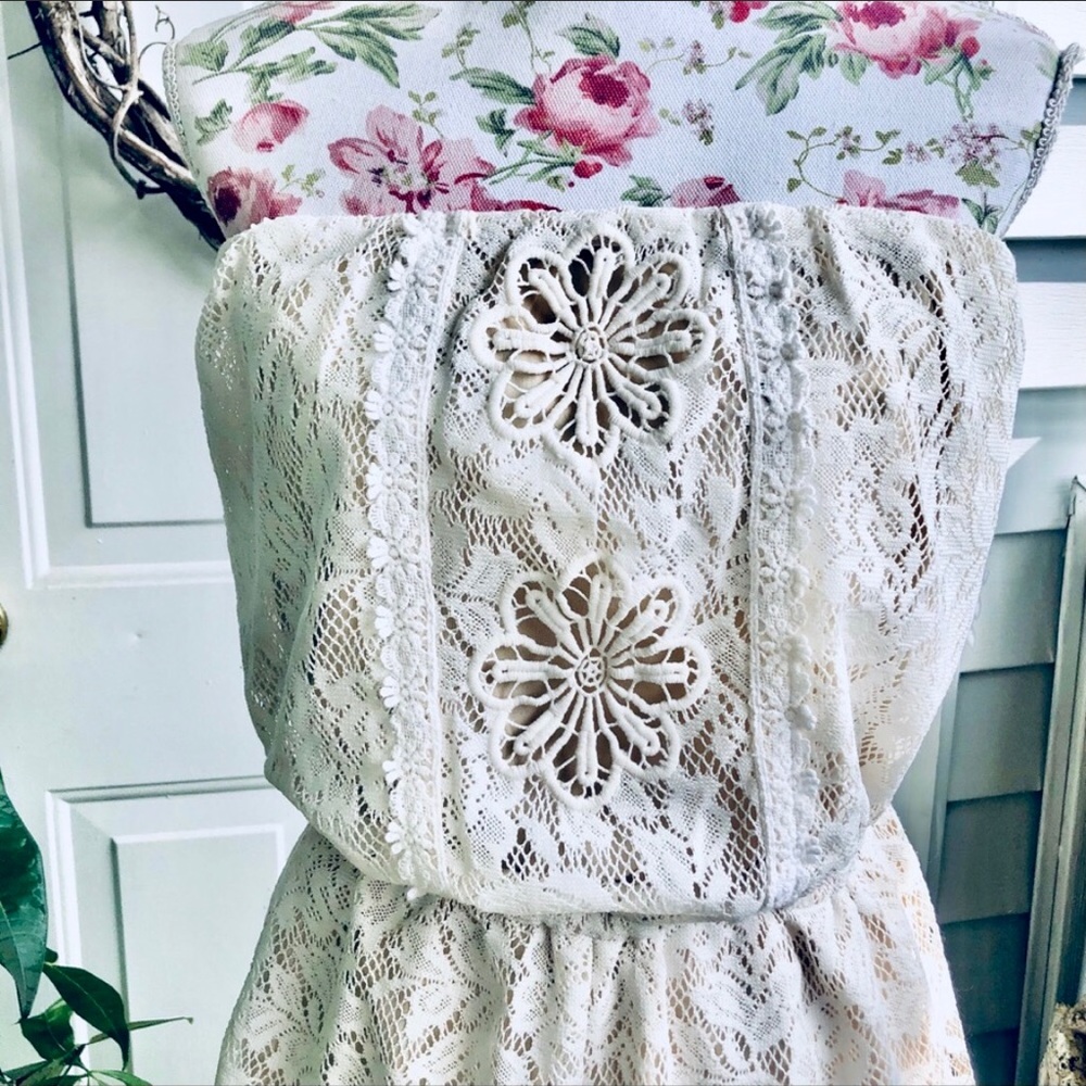 Lace Romper - Picture 3 of 3